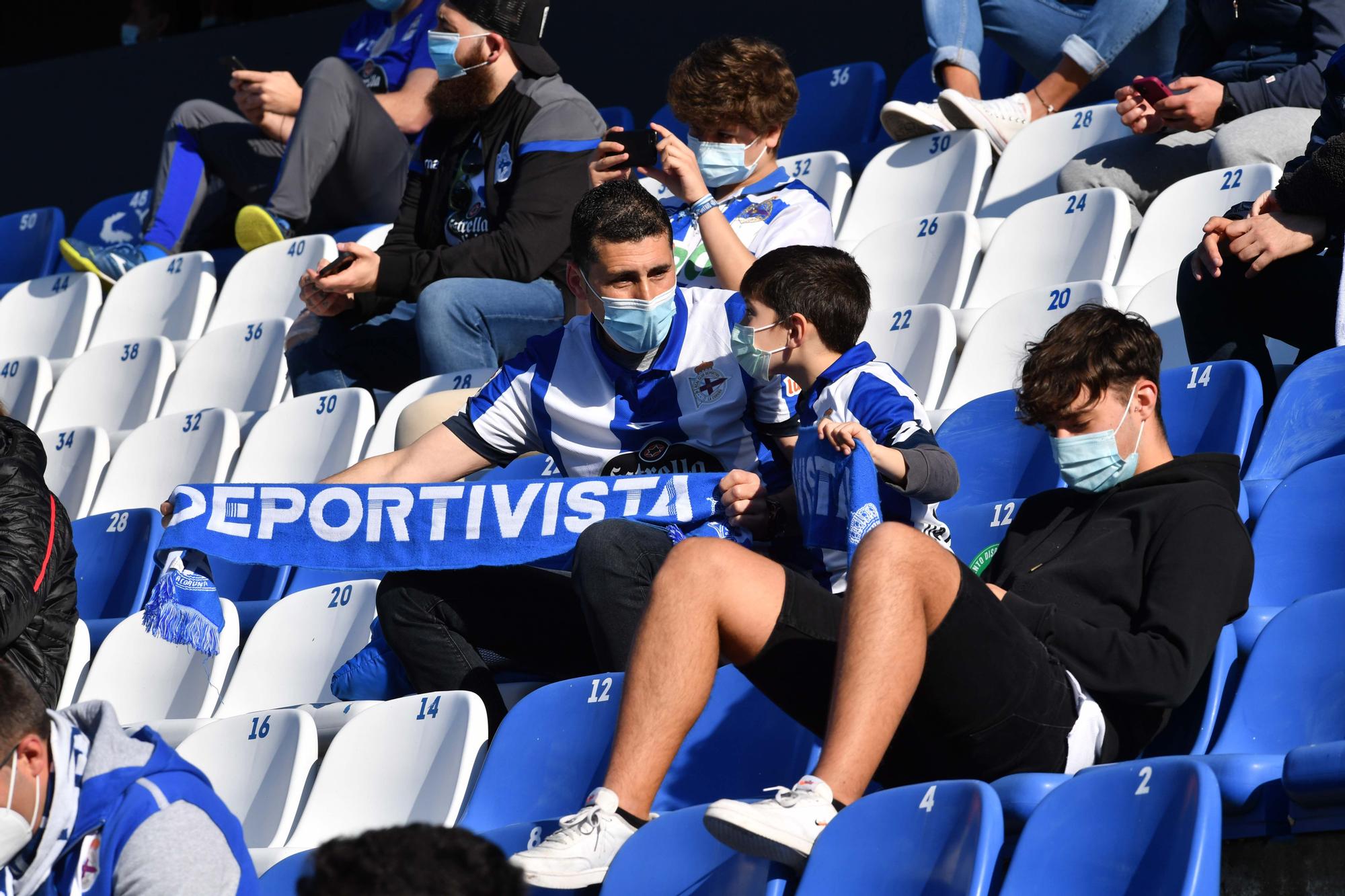 5.000 aficionados apoyan al Dépor en las gradas de Riazor