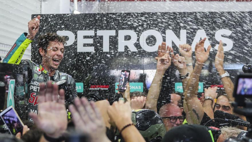 Así celebró Valentino Rossi su adiós a MotoGP