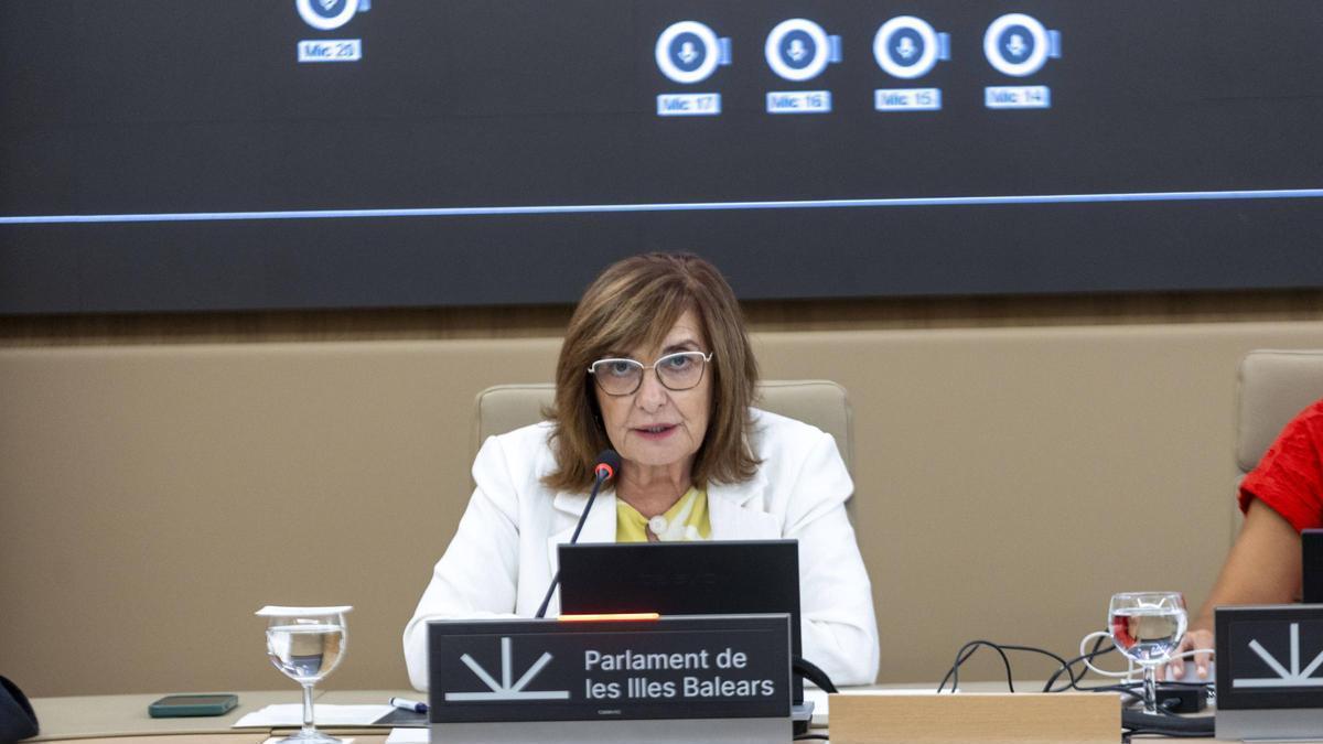 Imagen de archivo de la gerente de Son Espases, Cristina Granados, en una comparecencia en el Parlament balear para rendir cuentas sobre su gestión.