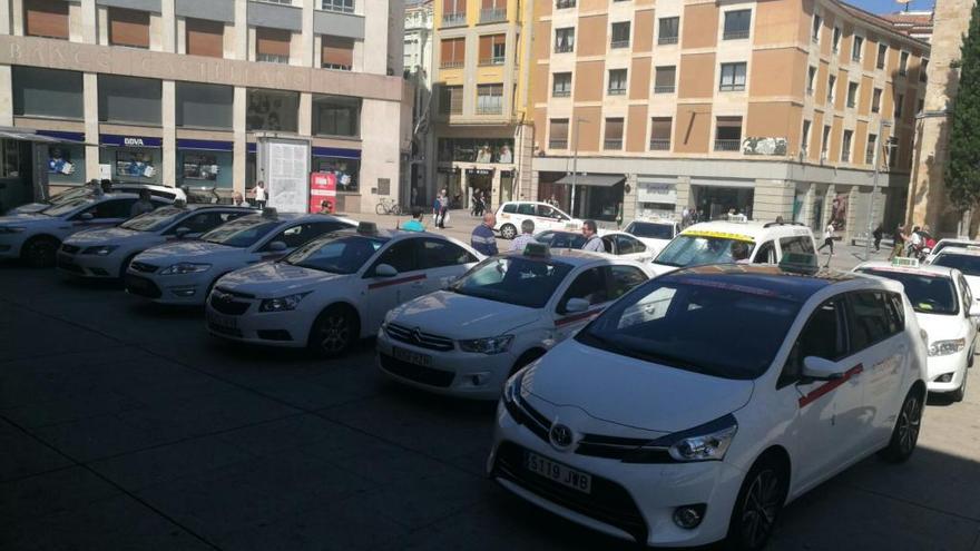 Los taxistas zamoranos protestan contra la &quot;competencia desleal&quot;