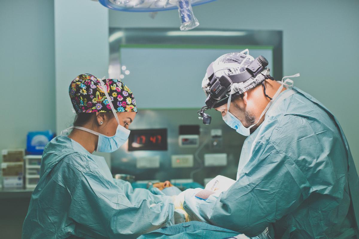 La unidad Silfid de cirugía plástica y reparadora está liderada por el Dr. Juan José Aparicio y formada por un equipo de profesionales médicos.