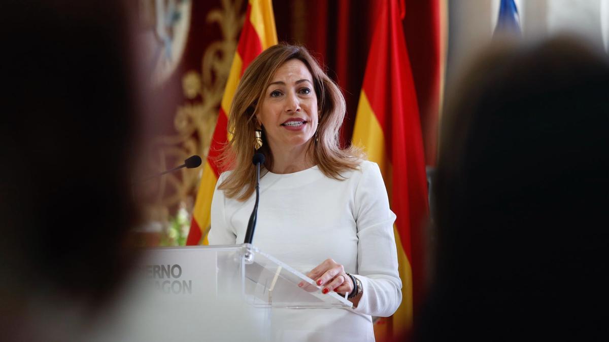 La alcaldesa de Zaragoza, Natalia Chueca, en un acto público este martes.