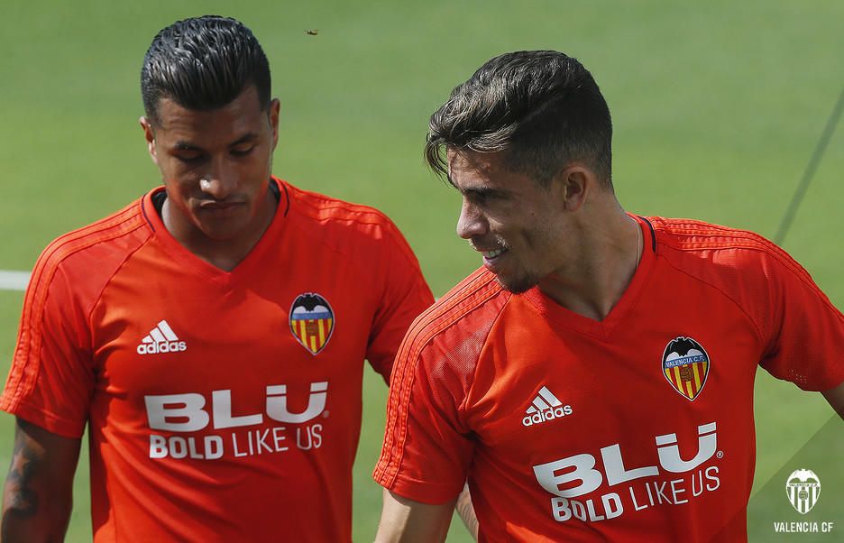 Las imágenes del primer entrenamiento de Gabriel Paulista con el Valencia