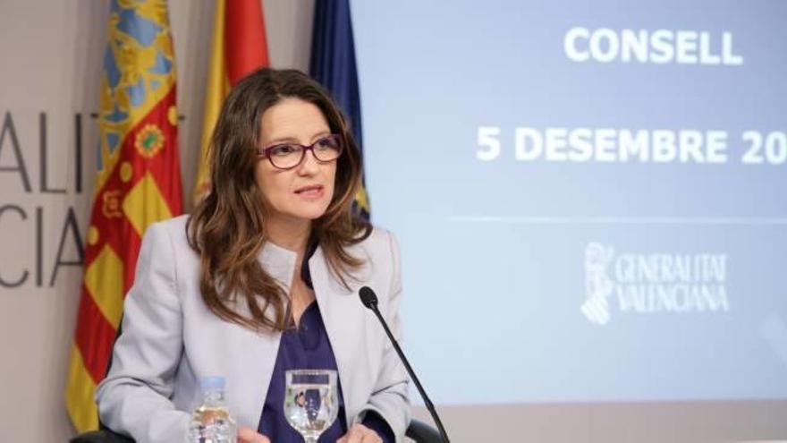 La vicepresidenta Mónica Oltra, ayer en València durante la presentación del acuerdo con motivo del día de la Constitución que hoy se celebra en Alicante.