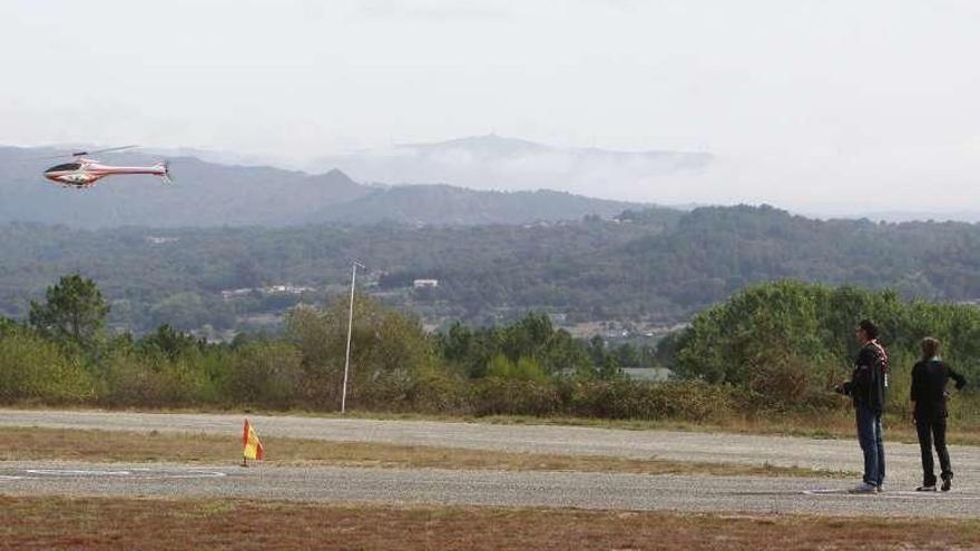 Un helicóptero de radiocontrol en acción. // Jesús Regal