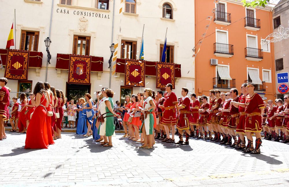 Xixona disfruta del Día de Embajadas en la segunda jornada de Trilogía Festera