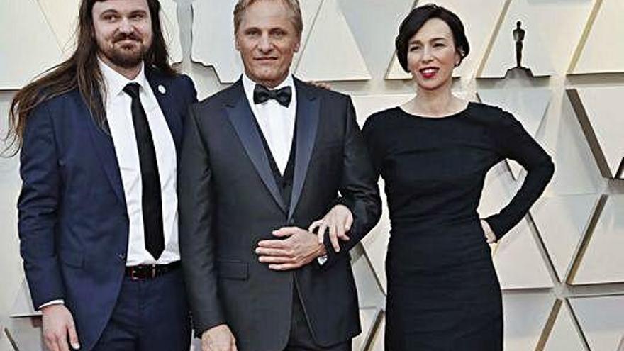 Viggo i família a la catifa