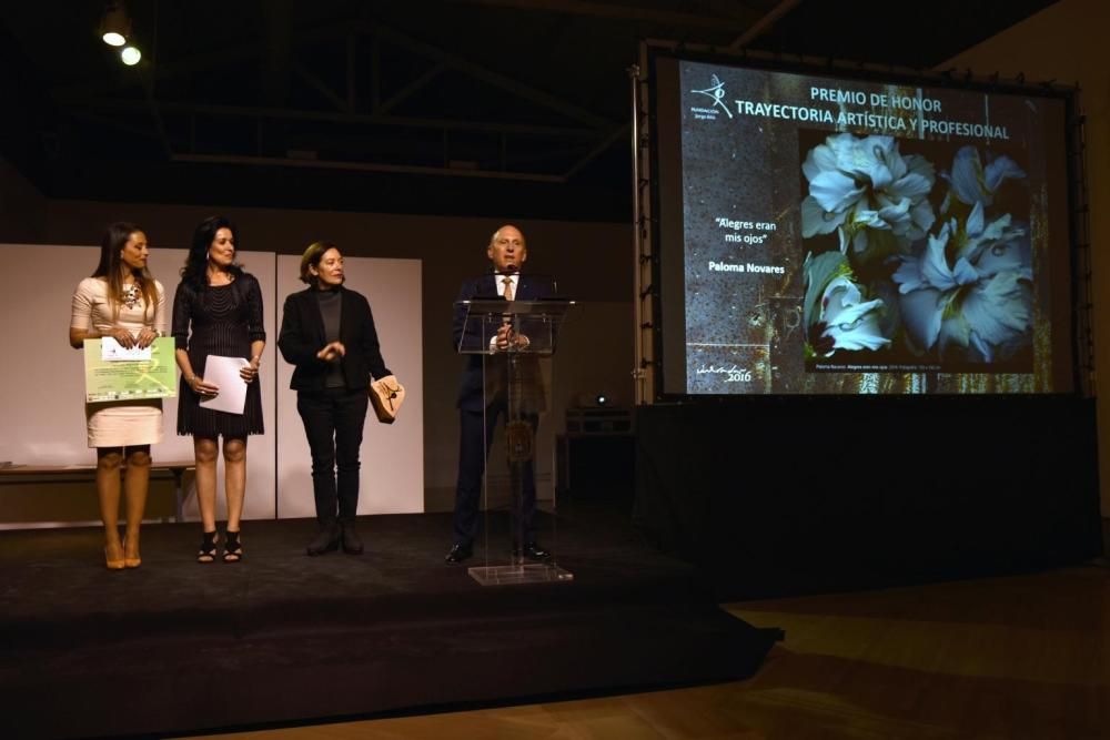 Representantes del Ayuntamiento y la Diputación han estado hoy acompañando a la Fundación Jorge Alió en la presentación de esta muestra