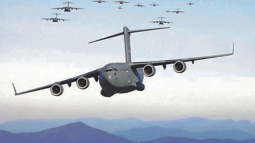 ¿Por qué aviones militares de EE UU sobrevuelan Santiago con frecuencia?