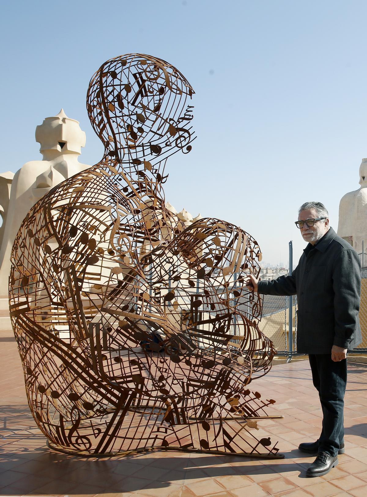 Una escultura de Jaume Plensa corona La Pedrera