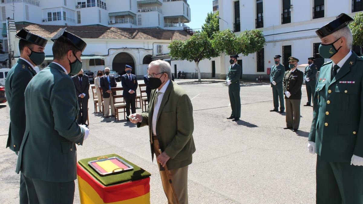 Entrega de la nueva tarjeta de Retirado de la Guardia Civil.