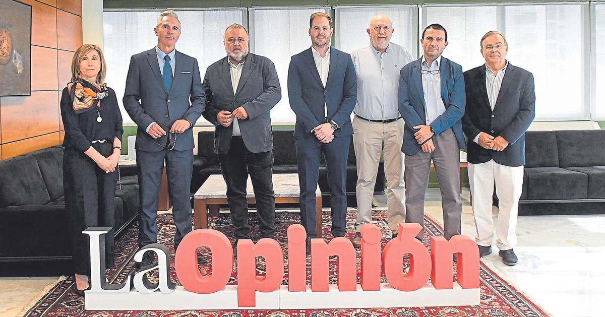 Los miembros de la segunda reunión del Consejo de Industria e Innovación Tecnológica de la Región de Murcia, de izquierda a derecha: María José Aragón, Pablo Salvador Blesa Aledo, José Alberto Pardo, Federico Miralles, Antonio Calvo, Rafael Martínez y Patricio Valverde.