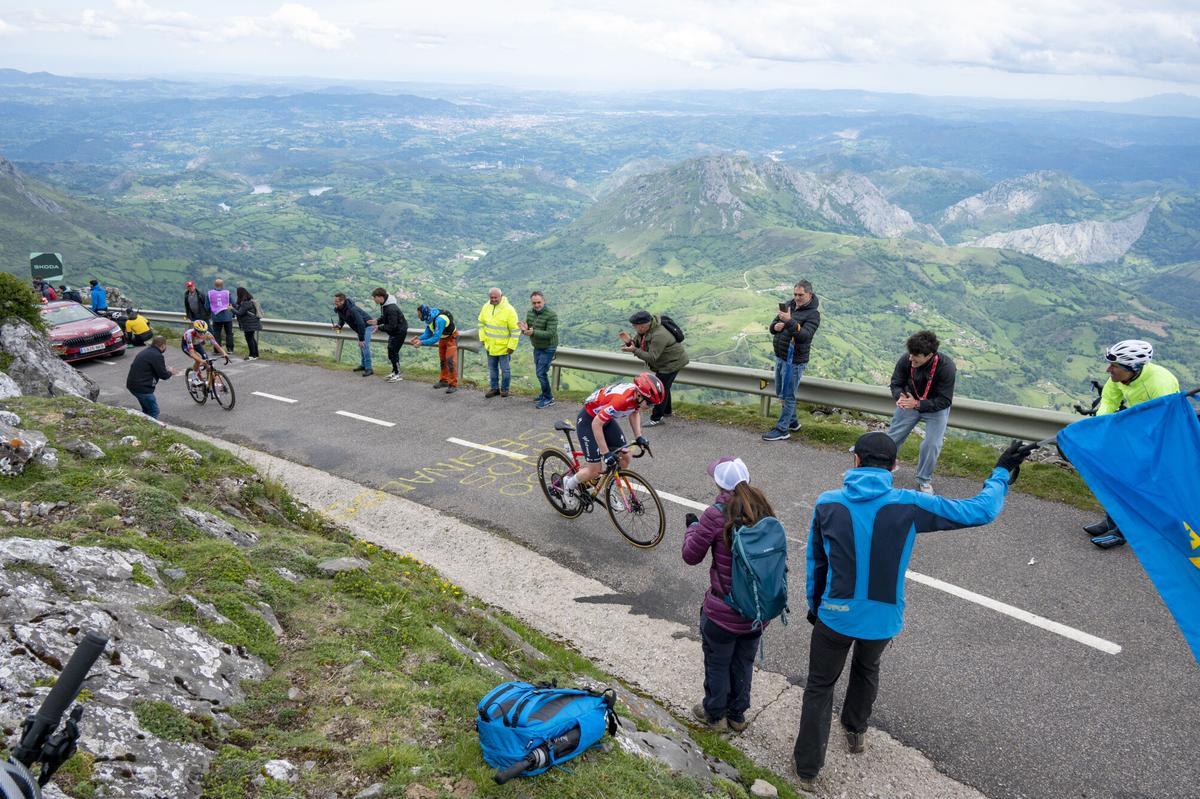 Paula Blasi hace historia en el Angliru y conquista la Vuelta a España