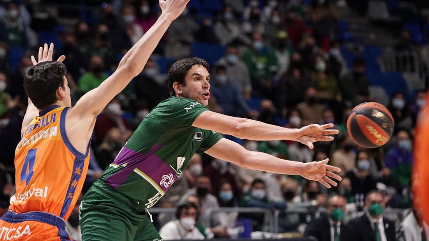 El Unicaja confirma el adiós a la temporada de Carlos Suárez