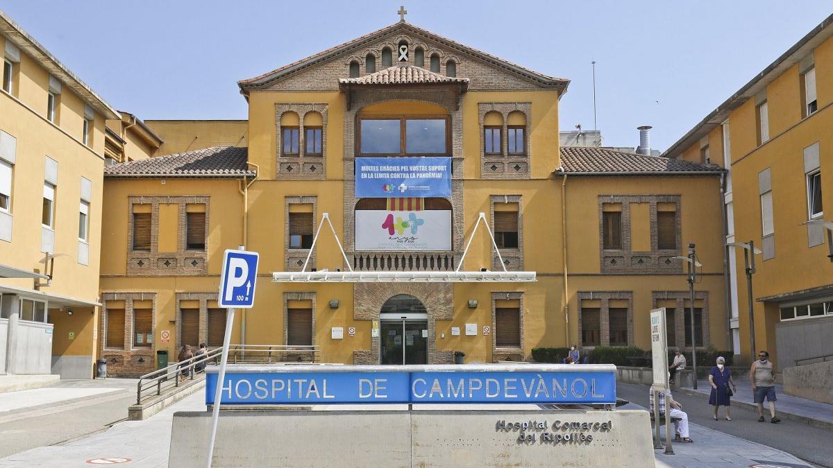 La façana de l'hospital de Campdevànol en una imatge d'arxiu.