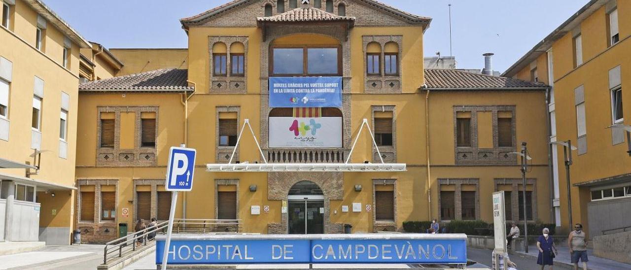 La façana de l'hospital de Campdevànol en una imatge d'arxiu.