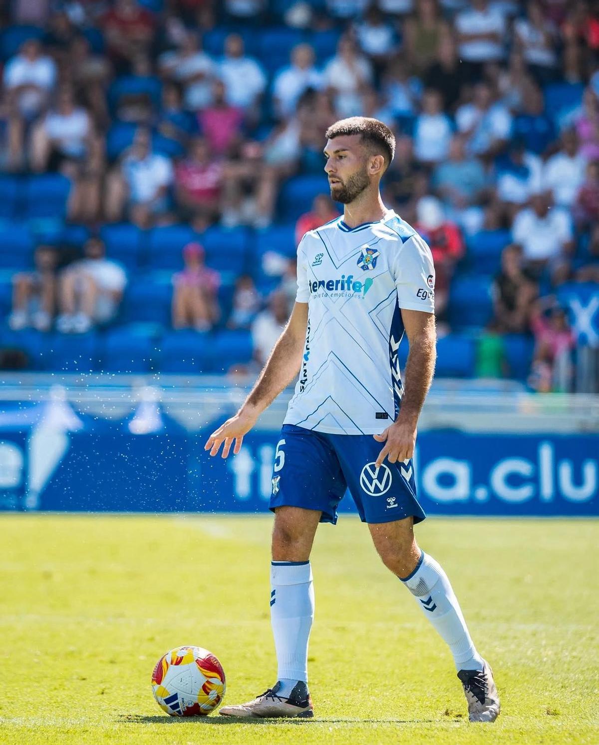 Calavera, durante un partido con el Tenerife.