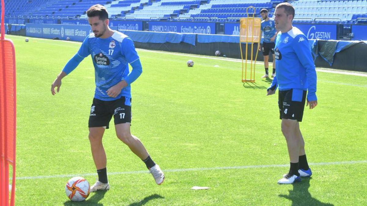 Rafa de Vicente, ayer junto a Álex en Riazor. |  // VÍCTOR ECHAVE