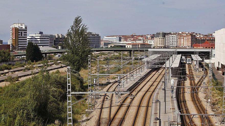 Espacio ferroviario en el ámbito que va de Moreda al Museo del Ferrocarril, con la actual estación de Sanz Crespo a la derecha.