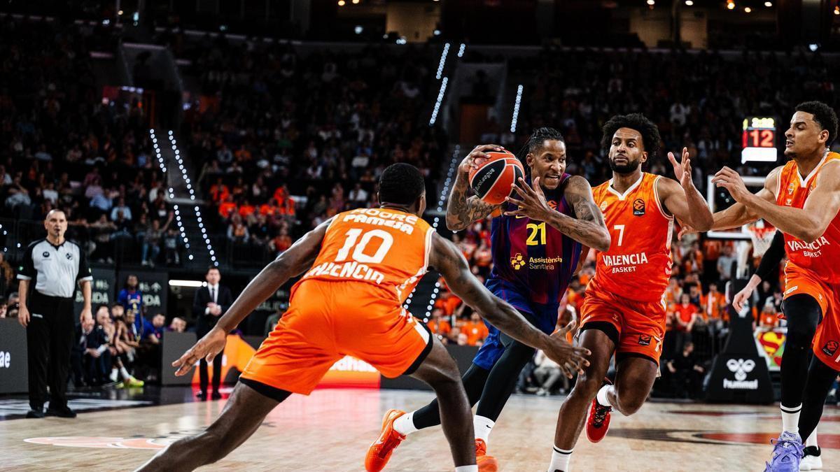 Clyburn fue uno de los protagonistas de la victoria del Barça en Valencia, que no le ha permitido ganar posiciones en la tabla