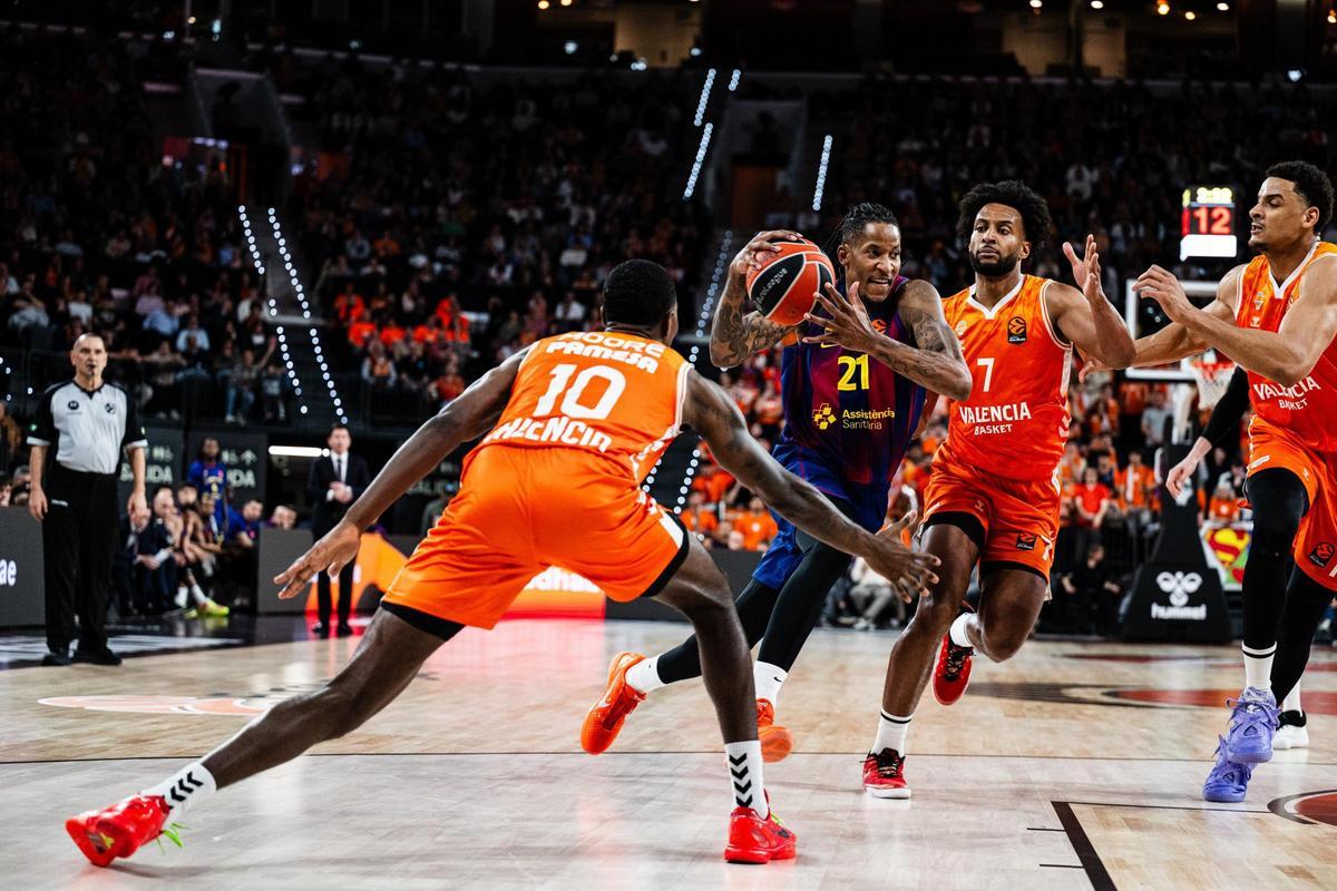 Clyburn fue uno de los protagonistas de la victoria del Barça en Valencia, que no le ha permitido ganar posiciones en la tabla