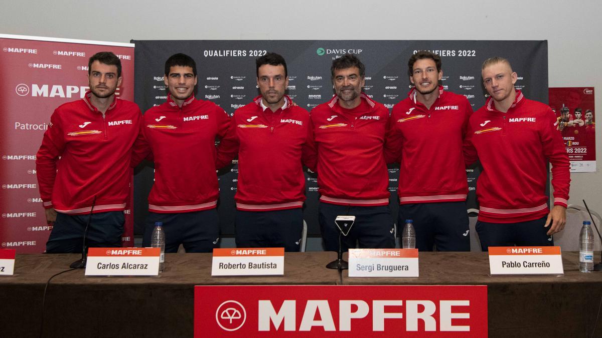 Martínez, Alcaraz, Bautista, Bruguera, Carreño y Davidovich, componentes del equipo español de la Davis.
