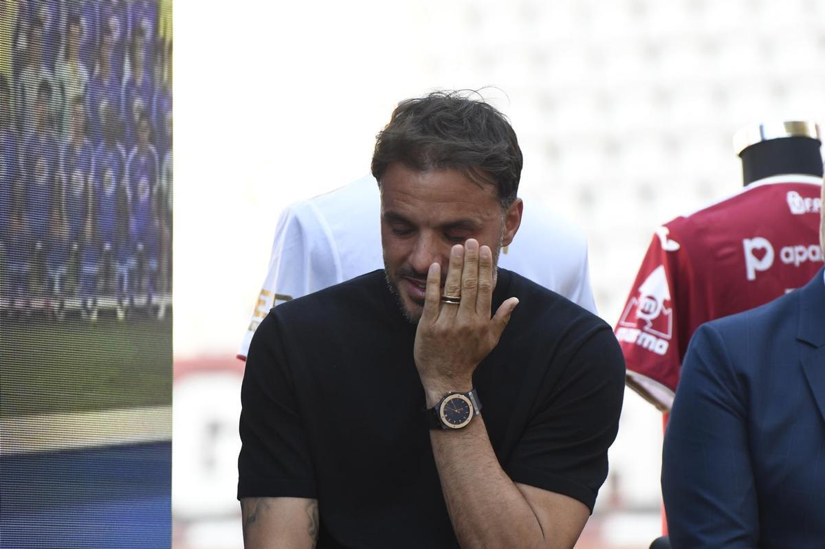 Pedro León, emocionado durante el acto de despedida celebrado en Nueva Condomina