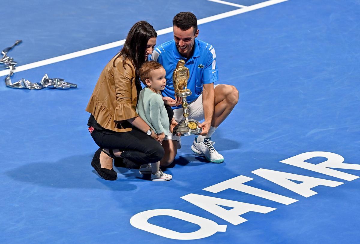 Bautista, con su mujer y su hijo