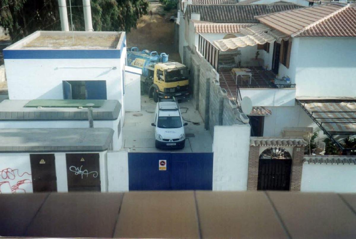 Vista de la EBAR del Jaboneros de la avenida Salvador Allende y el chalé de Manuel Hijano.