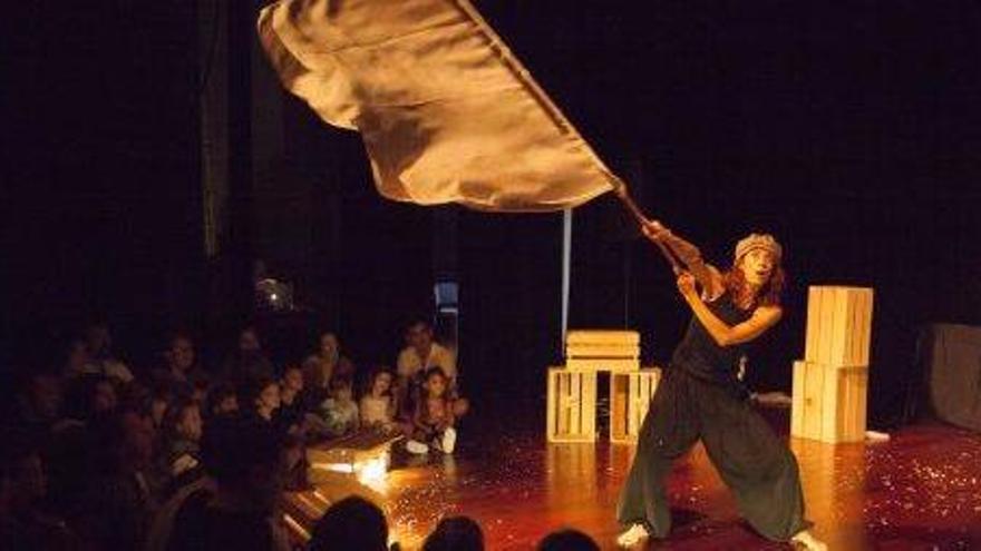 Teatro entre elefantes en el auditorio de Cas Serres