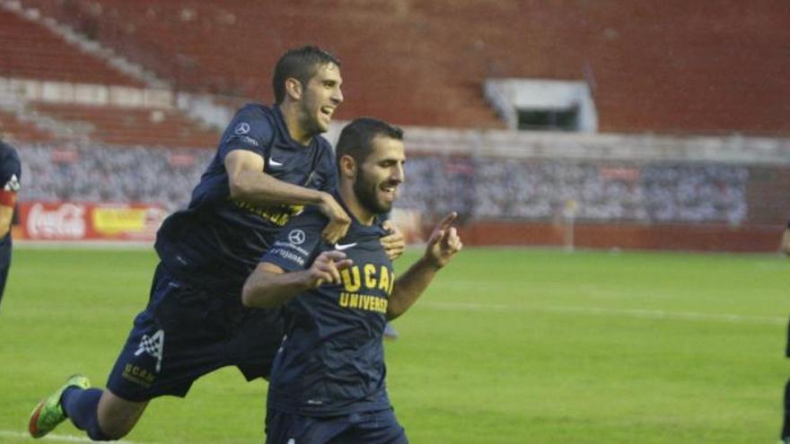 Nono celebra un gol en La Condomina.