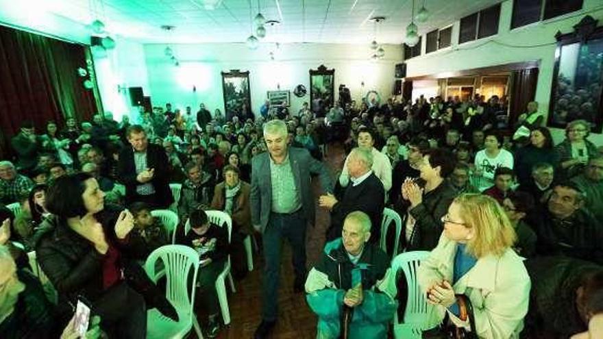 Llegada de Juan Carlos González Carrera a la presentación. // A. H.