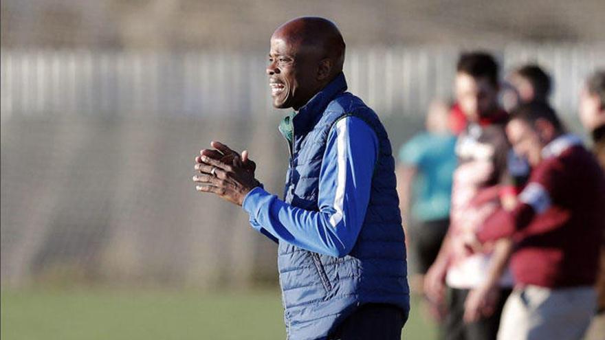 Dely Valdés fue ayer renovado como entrenador del filial hasta el verano de 2020.