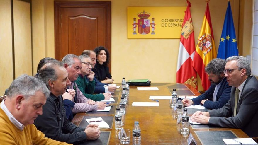 El delegado del Gobierno, durante su reunión con representantes de organizaciones agrarias regionales.