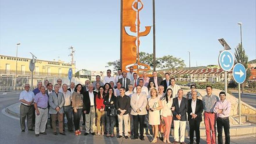 Inaugurado el monumento al Velón en la avenida Miguel Cuenca