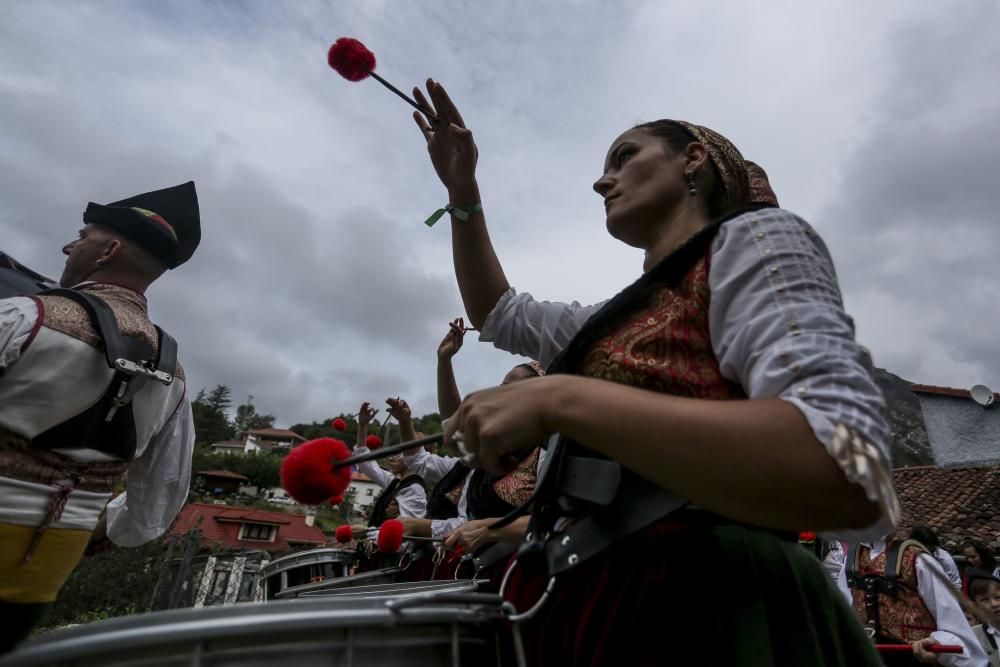 Procesión de la virgen de la salud y misa por las fiestas de Carreña de Cabrales