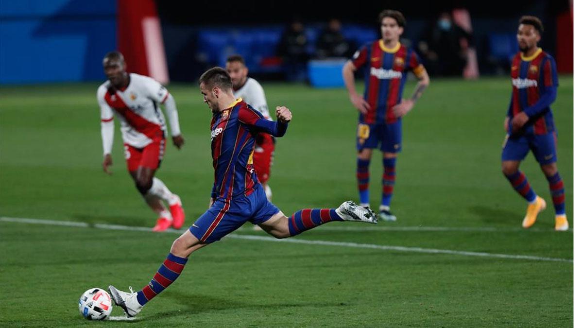 Así marcó de penalti Rey Manaj el primero de los dos goles a L'Hospitalet