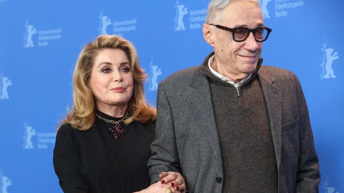 Catherine Deneuve y André Téchiné, en la presentación de 'El adiós a la noche' en Berlín