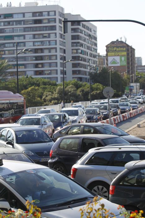 Atasco de tráfico en València por las obras en Blanquerías