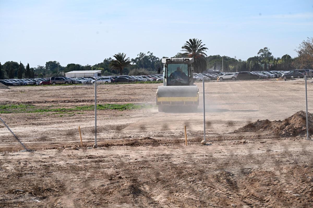 Los vecinos denuncian la desaparición de terrenos de cultivo para convertirse en aparcamientos de coches en las partidas rurales de Elche de Torrellano y El Altet
