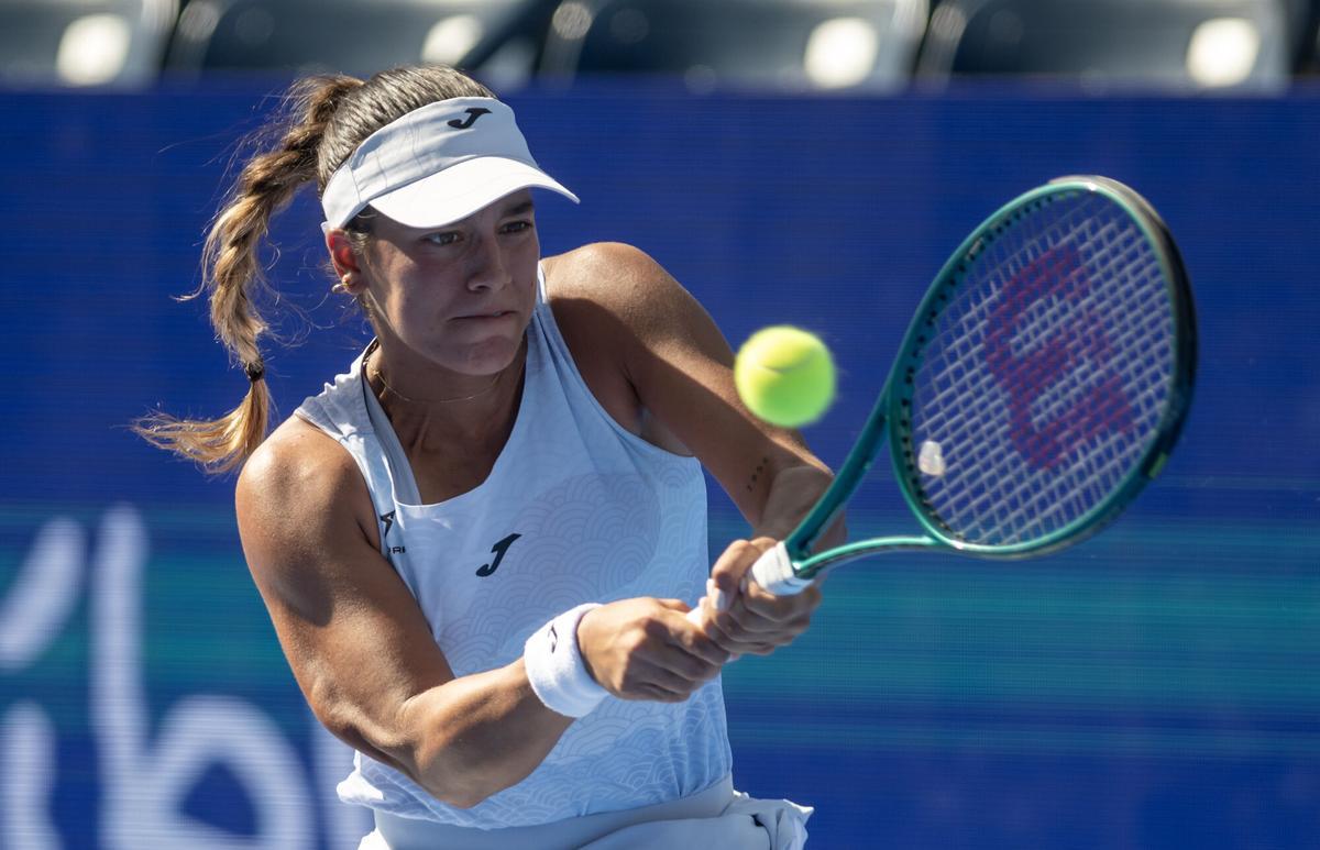 Jessica Bouzas devuelve la bola