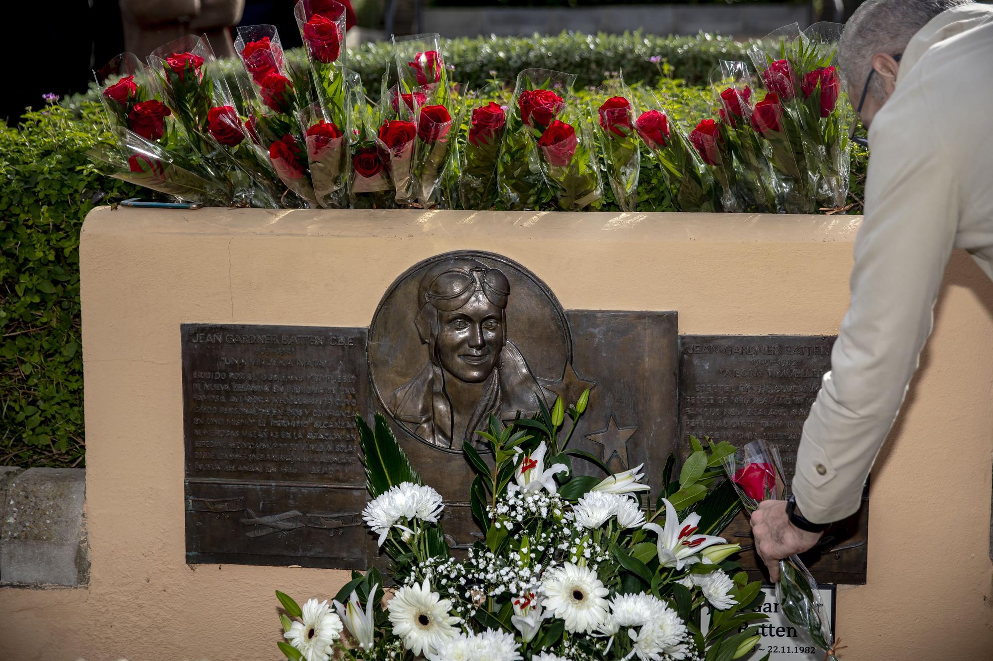 Homenaje a Jean Batten: "Es una inspiración para las jóvenes pilotos"