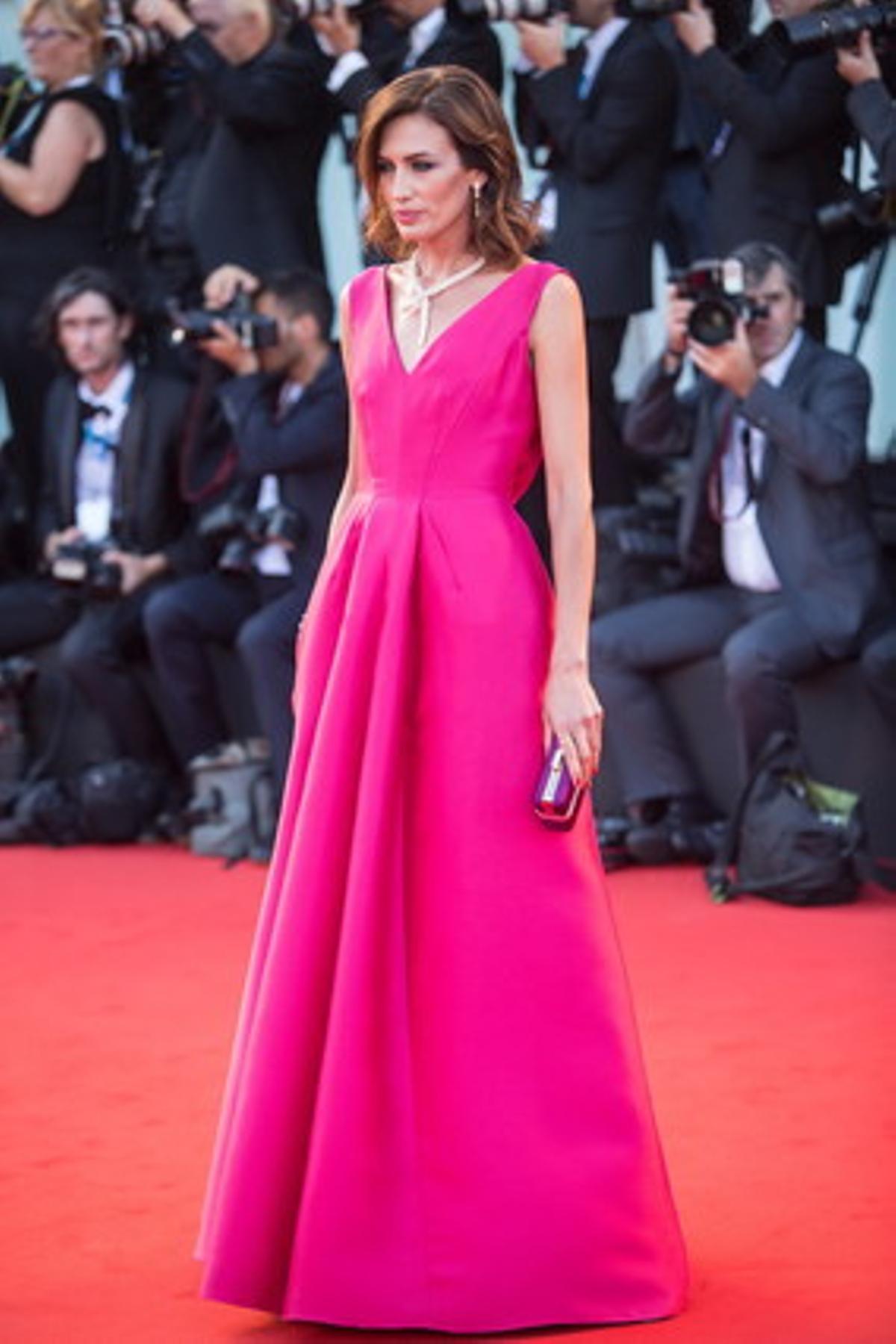 Nieves Álvarez deslumbrante en la alfombra roja del Festival de Cine de Venecia.