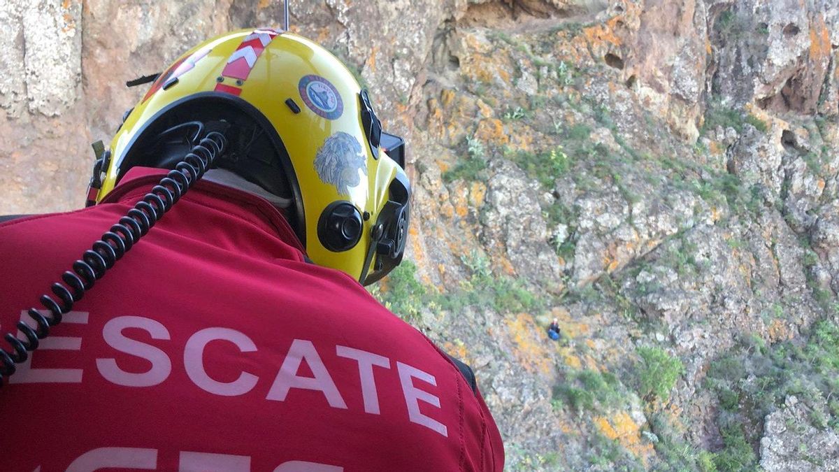 Un miembro del equipo de rescate.