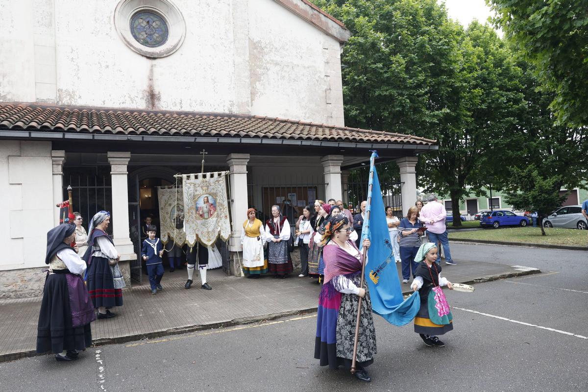 La misa y procesión del barrio de Jove, en imágenes La misa y procesión del barrio de Jove, en imágenes