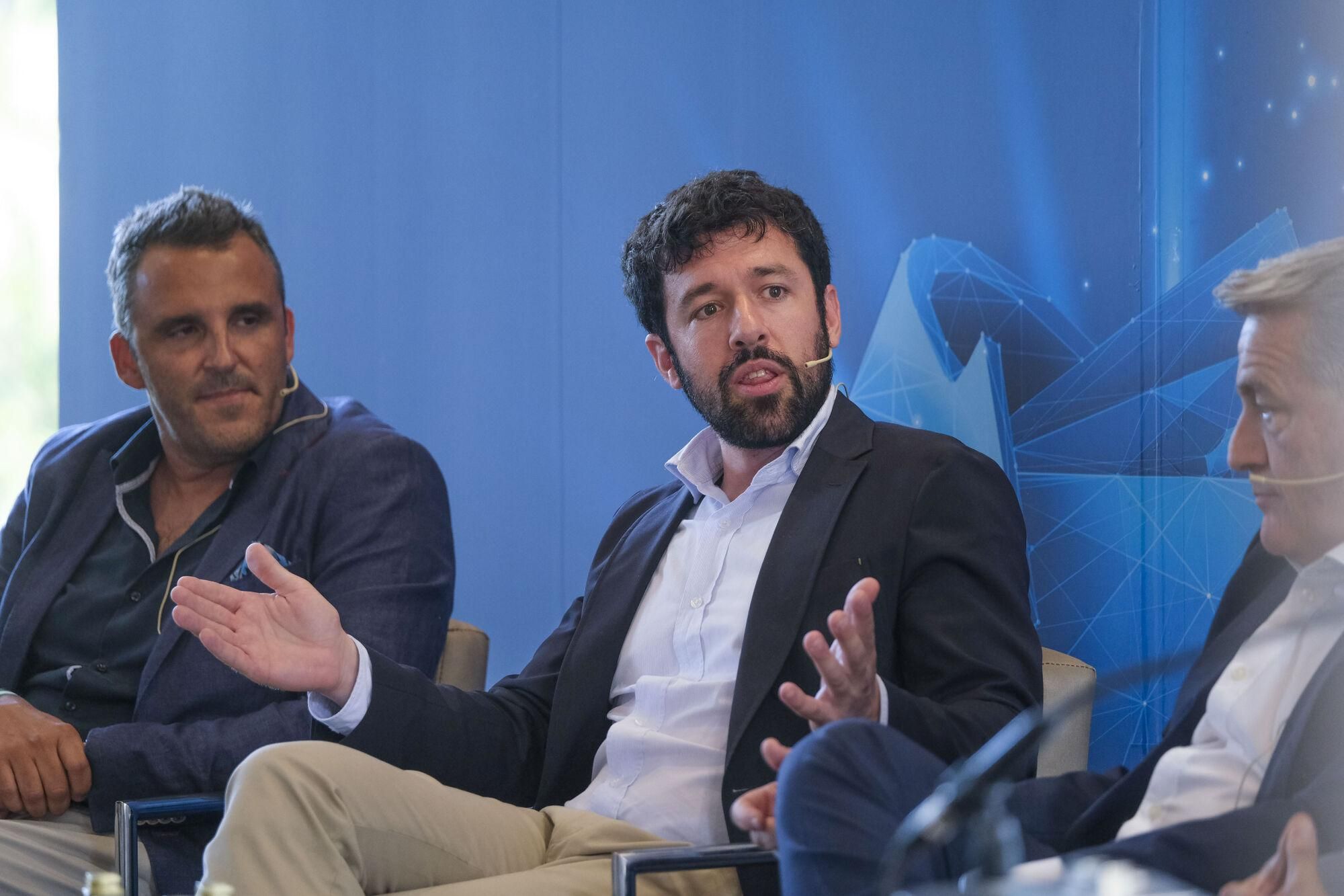 Expertos reunidos por La Opinión apuestan por el conocimiento financiero para superar los actuales tiempos de incertidumbre
