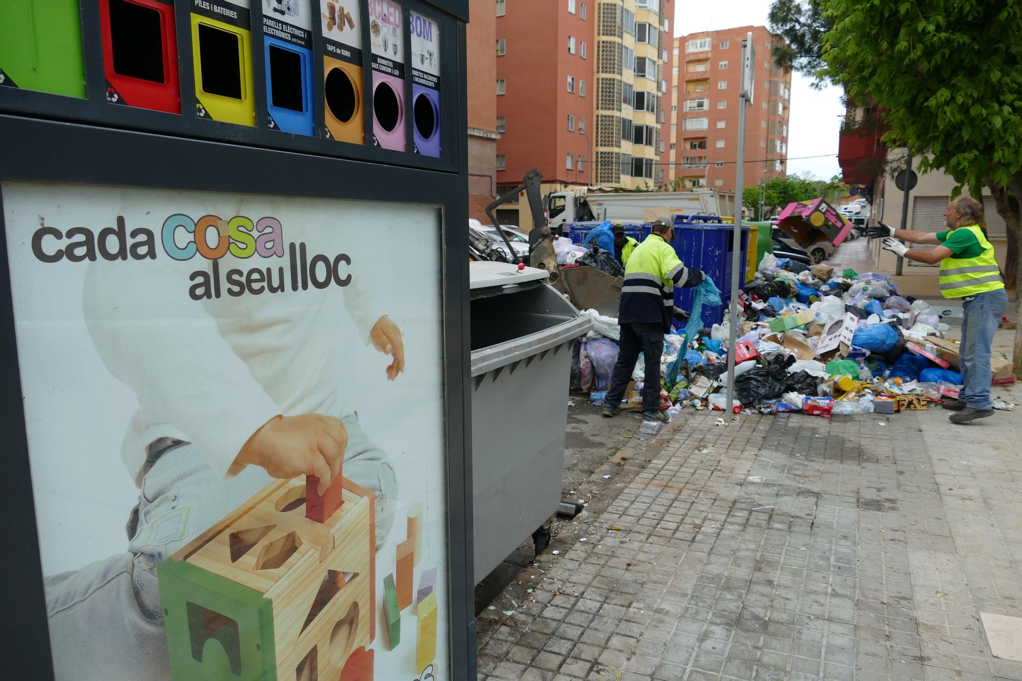 Segueixen les tasques de recollida de deixalles a Figueres
