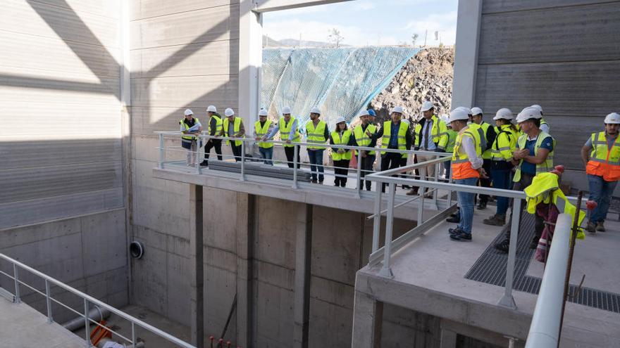 Un momento de la visita a la obra de la depuradora del Valle de Güímar.