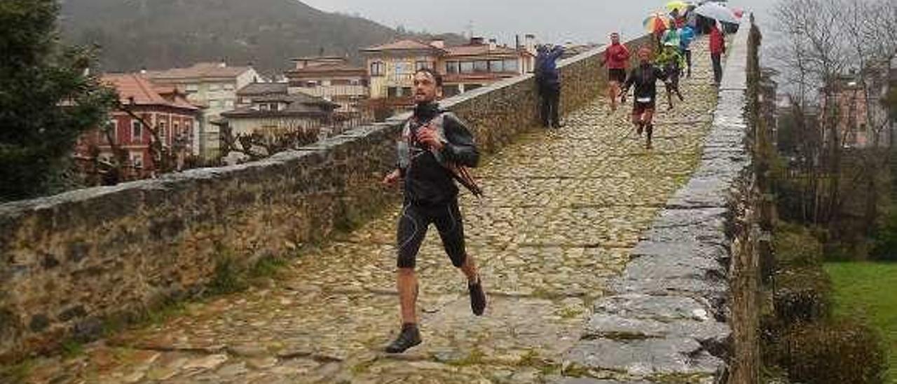 Participantes en la 27.ª Kangas Mountain de 2017, en el Puentón.