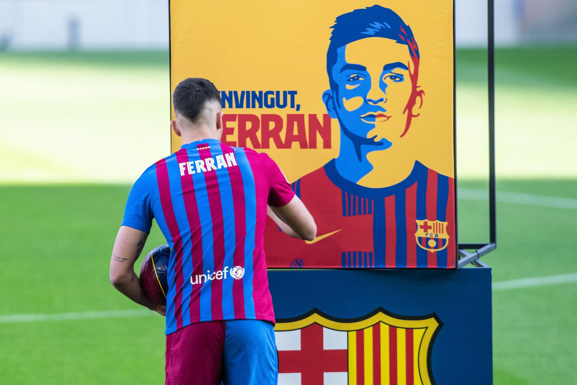 Ferran Torres durante su presentación como nuevo jugador del Barcelona.